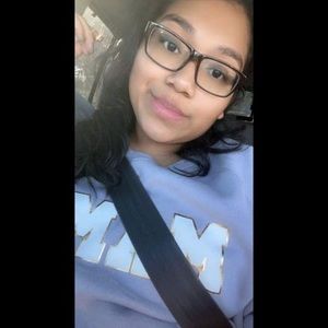 Meet your Posher, Auroraa